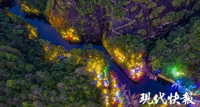 醉酒男尾随母女三人上楼砸门,当事人被吓到尖叫狂奔,派出所回应